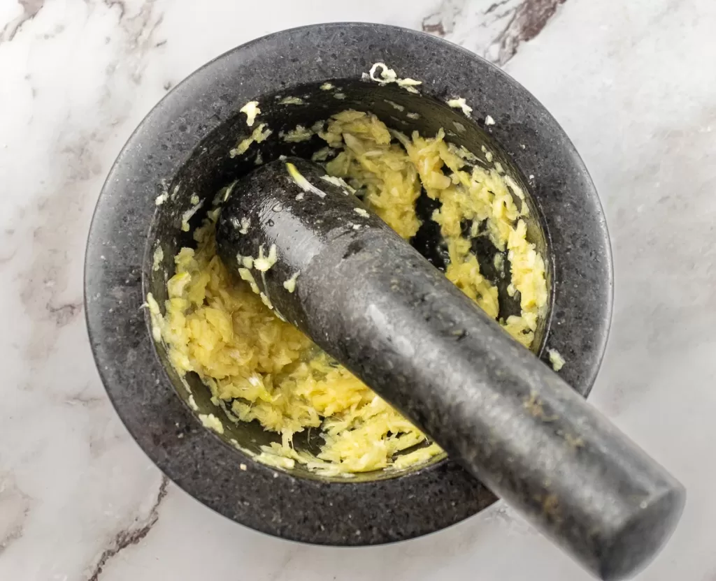 Garlic & Ginger in pestle and mortar
