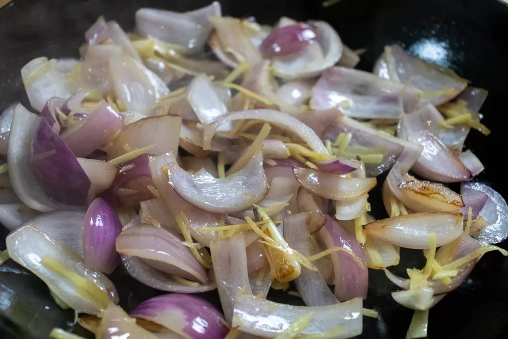 Onions with ginger
