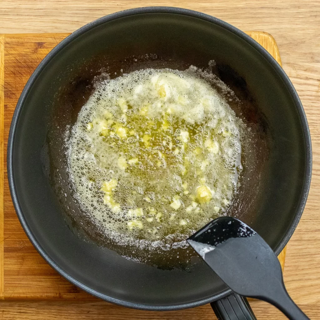 Garlic cooking